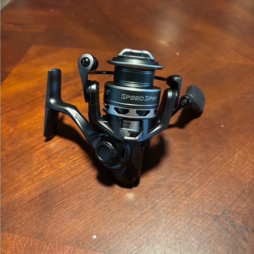 Lews Speed Spin 300 Spinning Reel